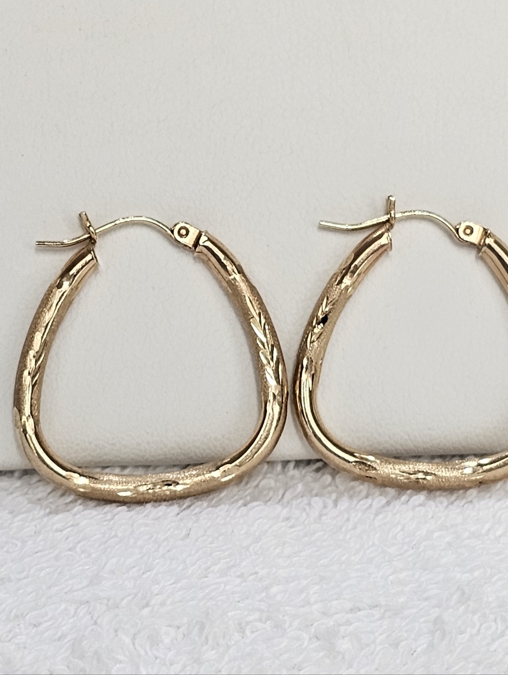 Brushed 10K Gold Earrings Diamond-Cut Design